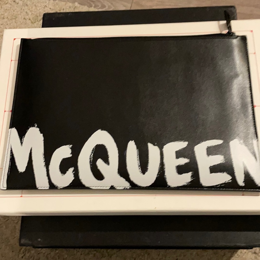 Alexander McQueen SS2020 pouchette in graffiti